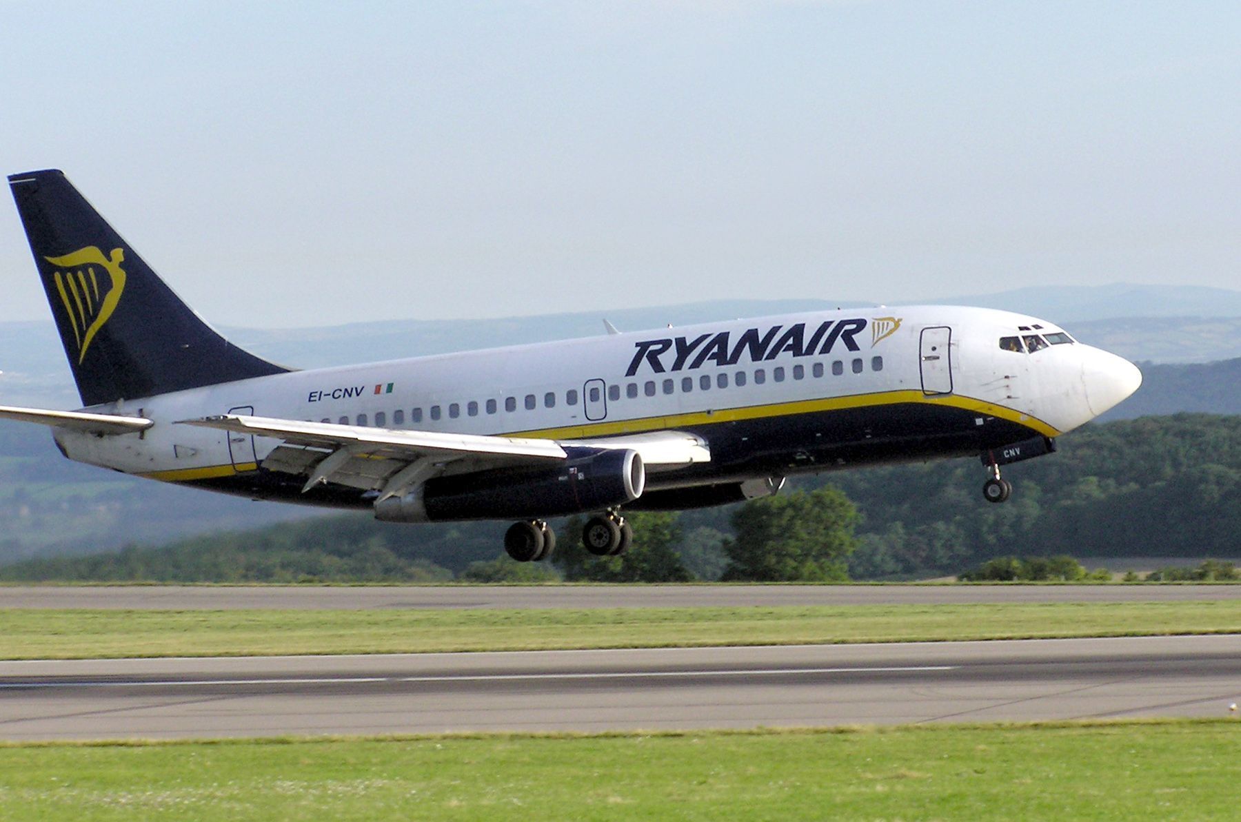 Ryanair b737 200 ei cnv bristol arp 