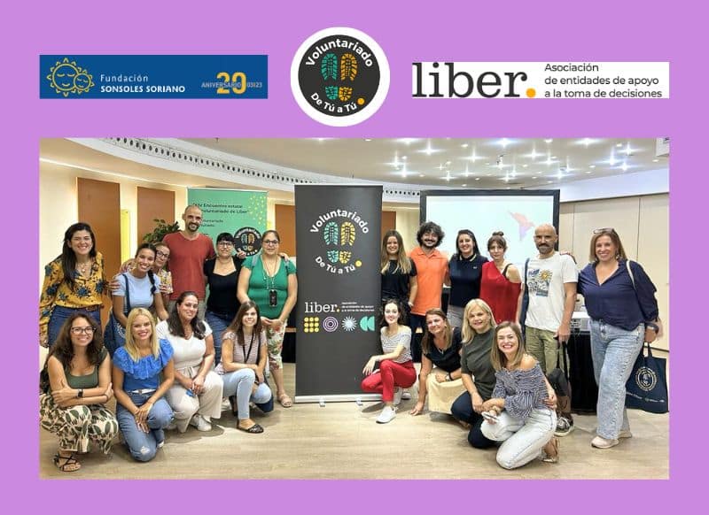 Foto de grupo que contiene el logo Voluntariado de Tú a Tu, Logo de la Fundación Sonsoles Soriano y Logo de Liber 