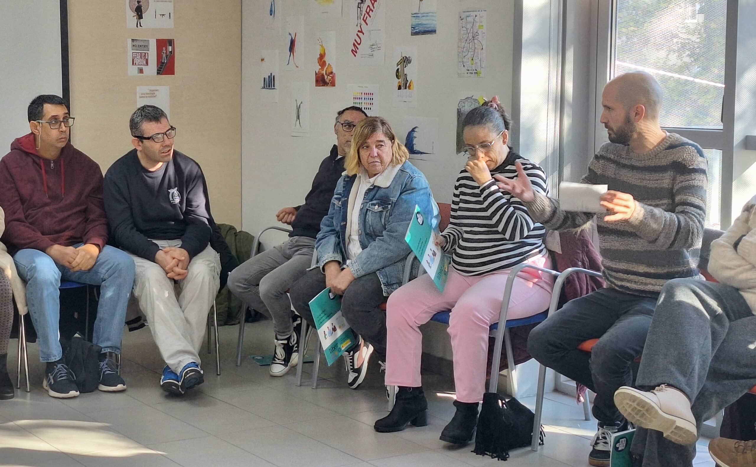 Trabajando por los derechos de las personas con discapacidad mediante la formación y la divulgación de la Ley 8/2021