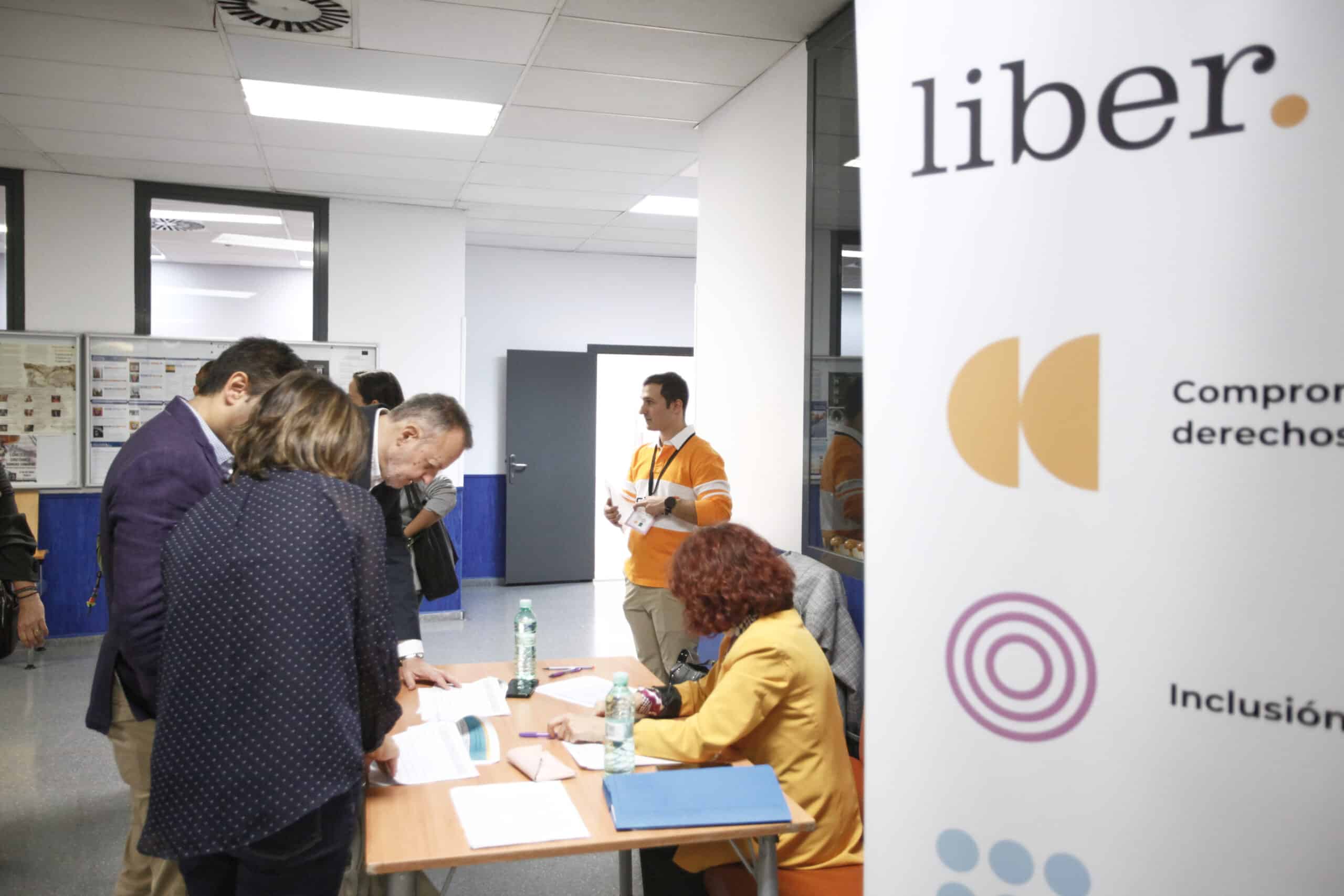 El Defensor del Pueblo escucha la reclamación de Plena inclusión y la Asociación Liber y pide al Gobierno soluciones ante el recorte de apoyos a personas con discapacidad intelectual y sus familias